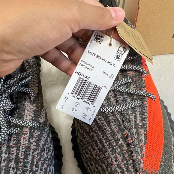 Yeezy Boost 350 V2 Carbel Stegrey/Solred NEW IN BOX 9 Mens